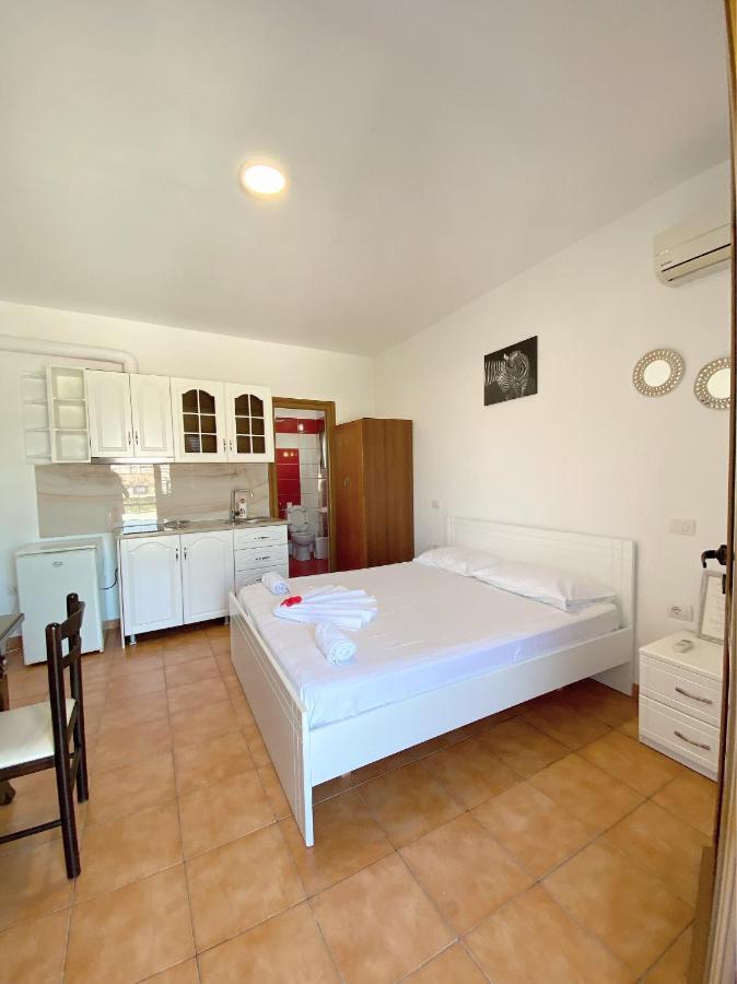 Hotel Vila Arlind Vlorë Exterior foto